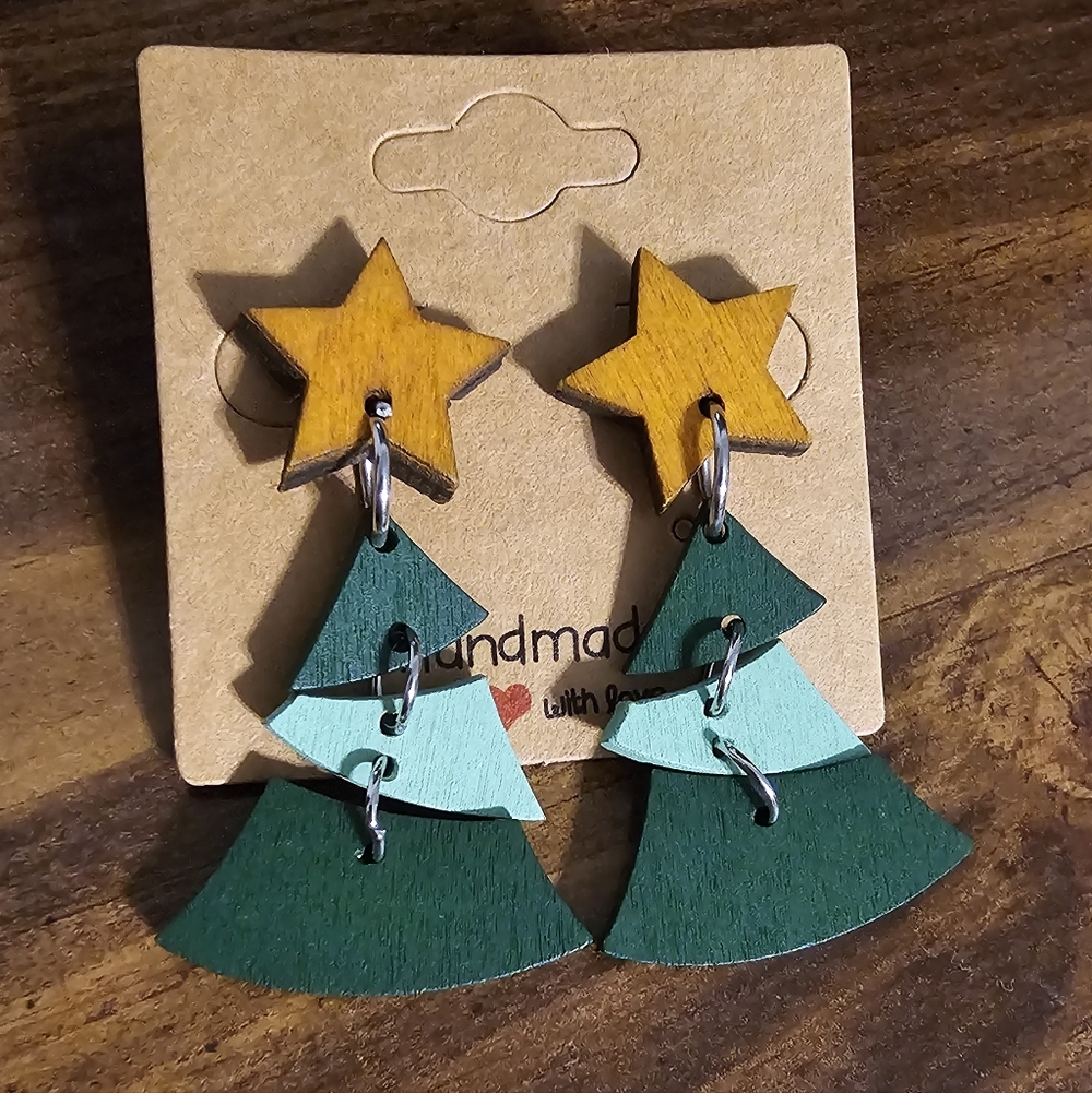 Festive Dangle Christmas Tree Tier Earrings NWOT